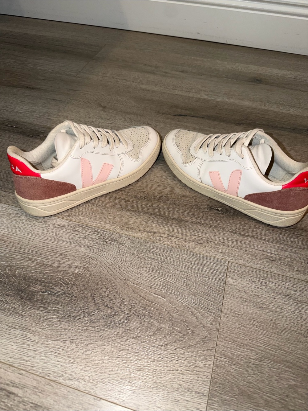 Veja V-10 Leather Rose Petal Fluo Sneaker